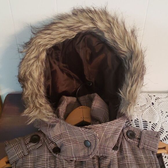Bailey's Point Quilted Plaid Winter Vest with Faux Fur Hood Sz M (10-12) - Picture 3 of 8